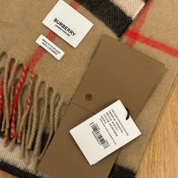 NWT Burberry Check Cashmere Scarf - Picture 4 of 6